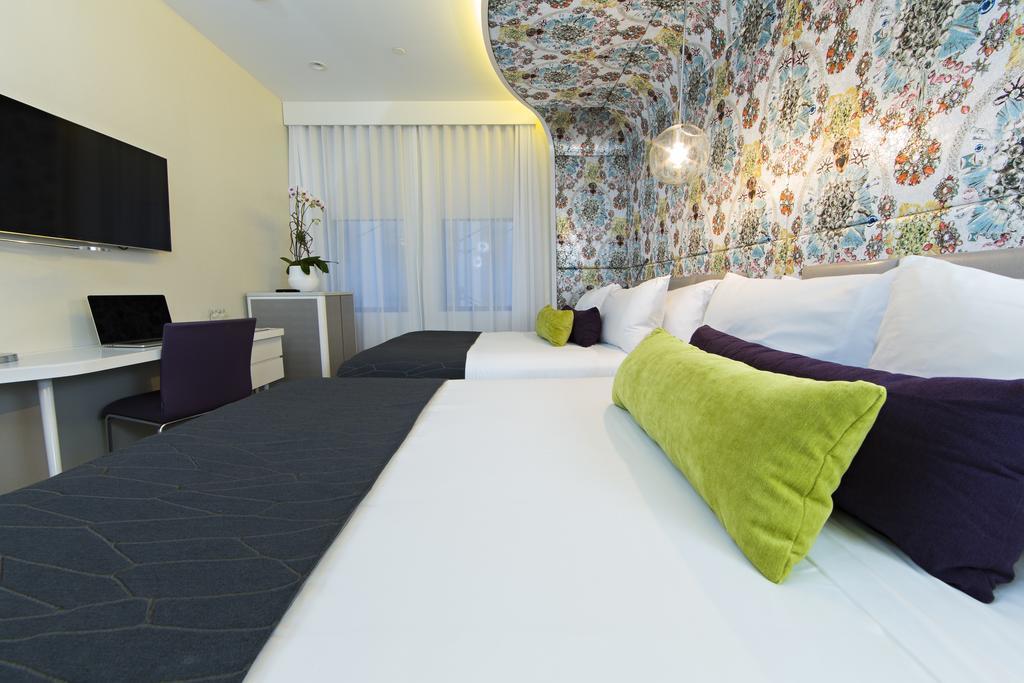Double Room with Two Double Beds - Silver