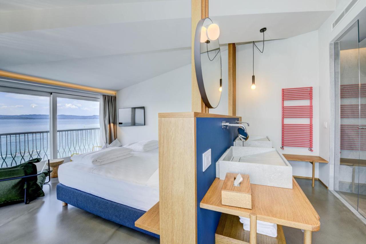 Juniorsuite med utsikt over innsjøen.
