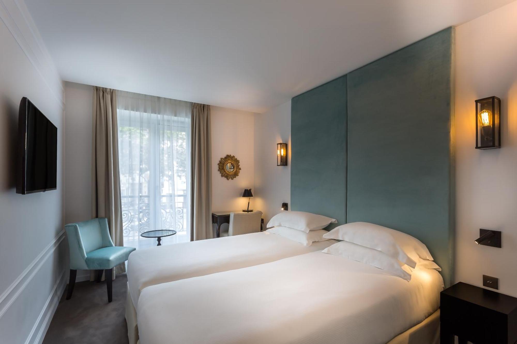 Two Connecting Classic Double Rooms Eiffel Tower Side View