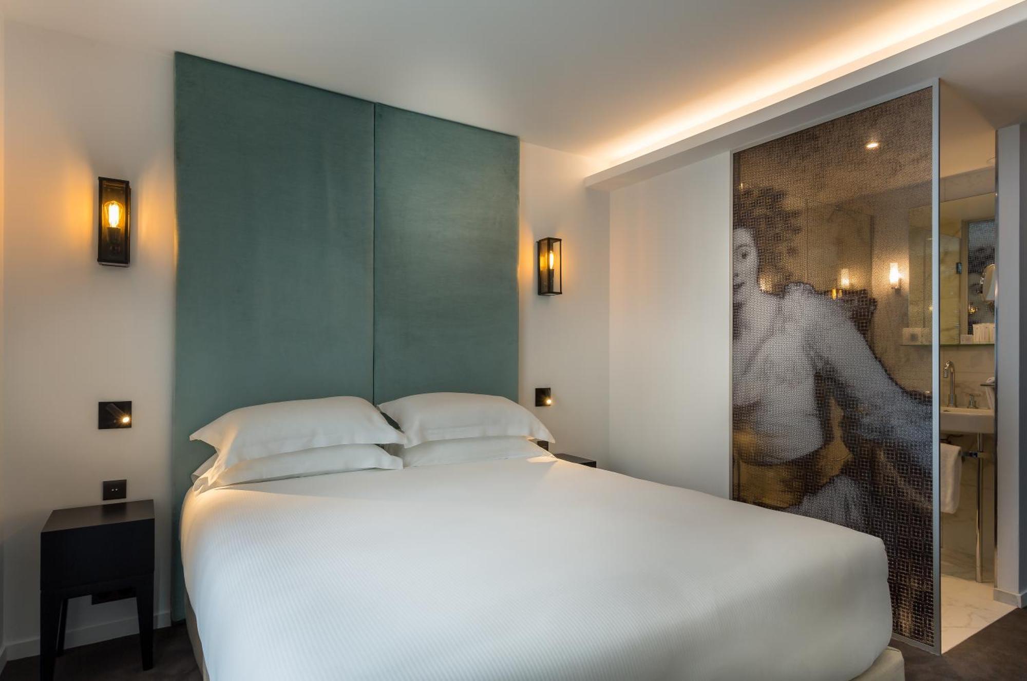 Two Connecting Classic Double Rooms Eiffel Tower Side View