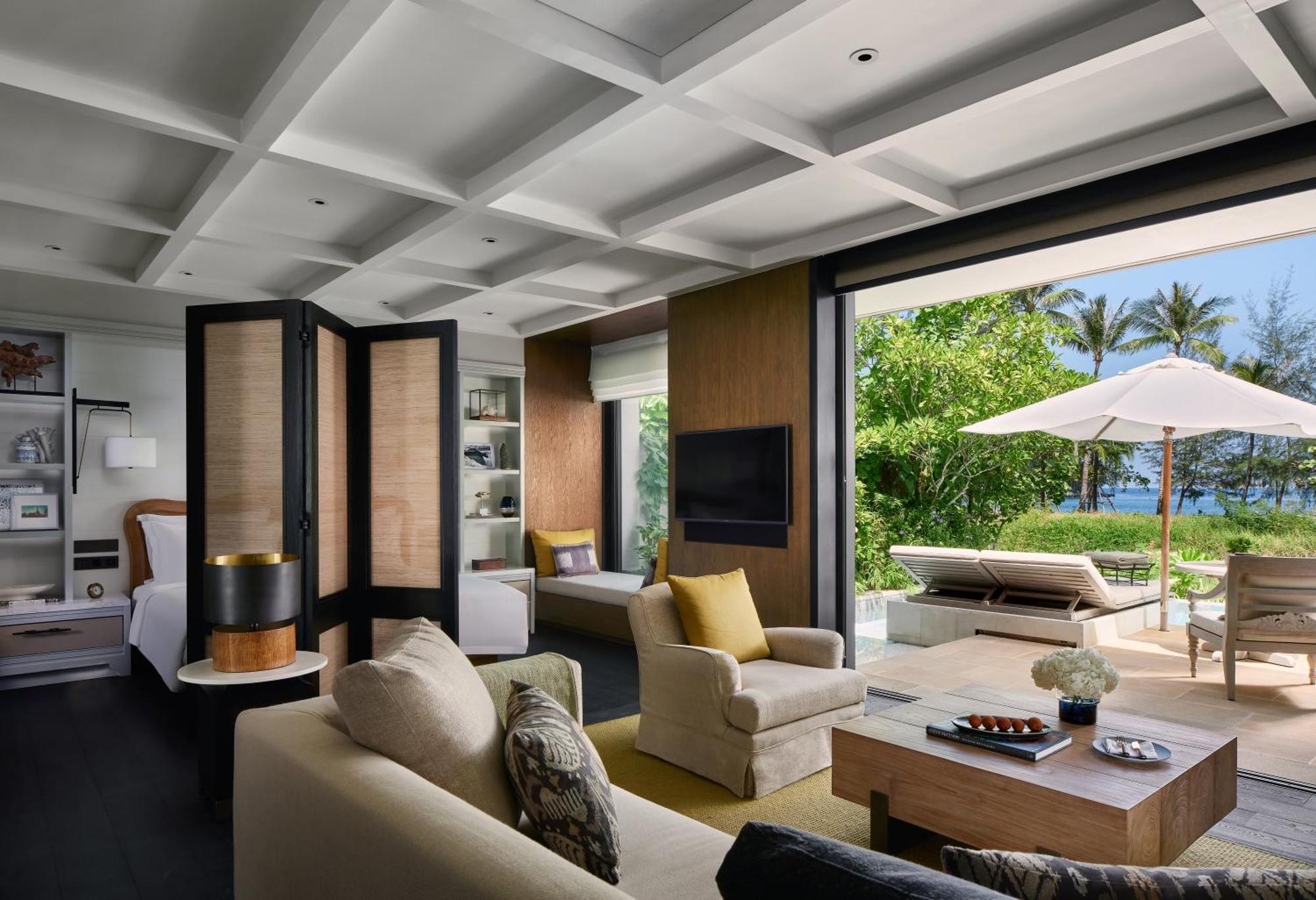 Lagoon Pool Pavilion King