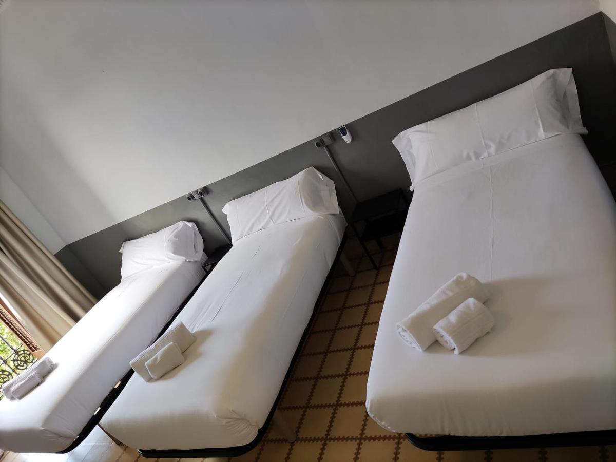 Budget Triple Room with Shared Bathroom,1246761448:JPEG