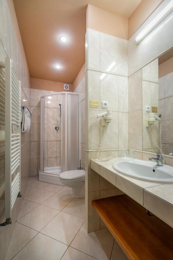 Superior Double or Twin Room,1433785303:JPEG
