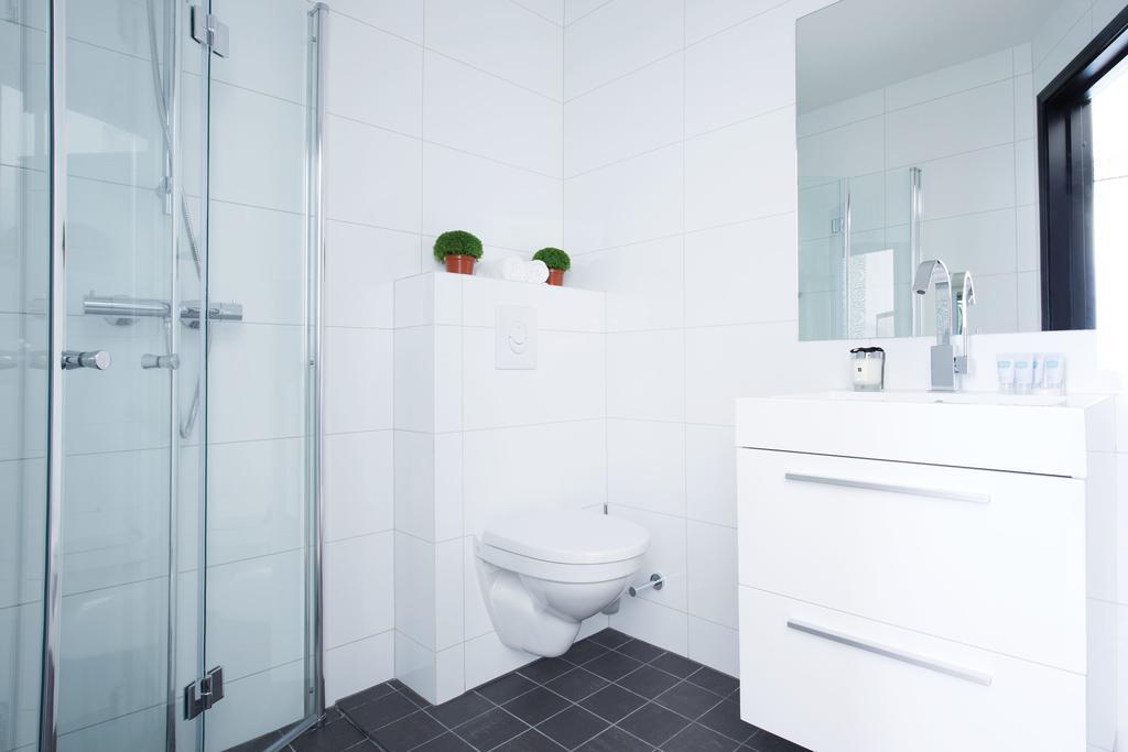 Single Studio,1039338304:JPEG