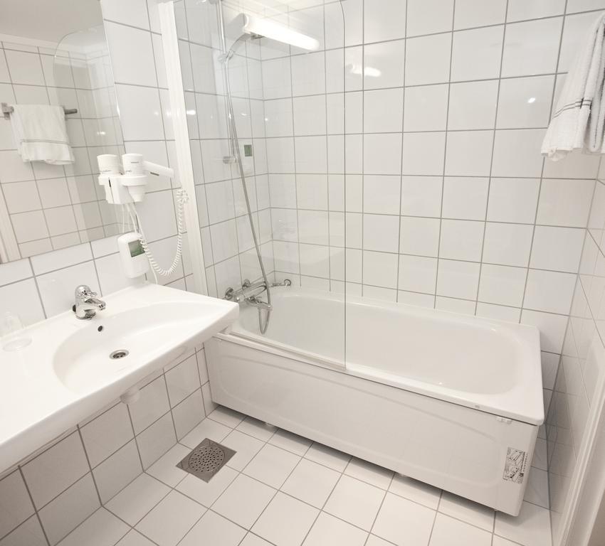 Standard Double or Twin Room,449167710:JPEG