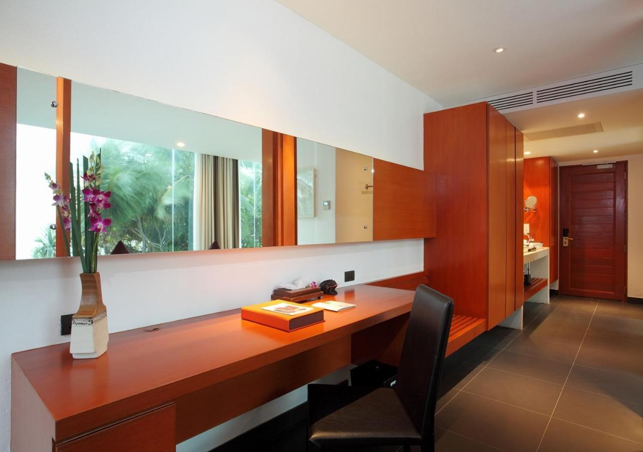 Suite Sea View with Daily Complimentary Minibar