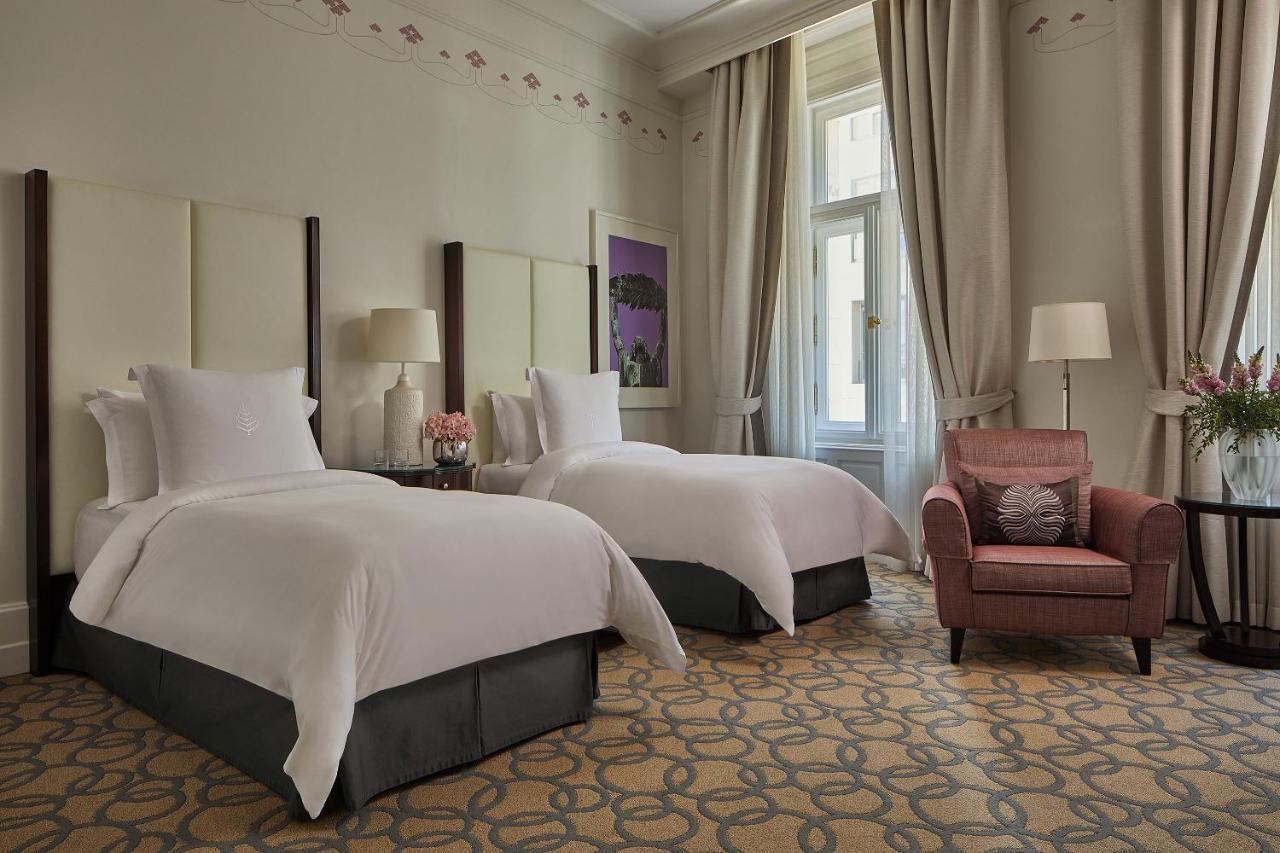 Gresham Room Two Twin Beds