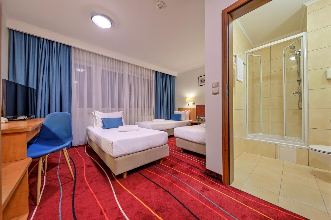 Luxury Triple Room Three Single Beds High Floor,1386463352:JPEG