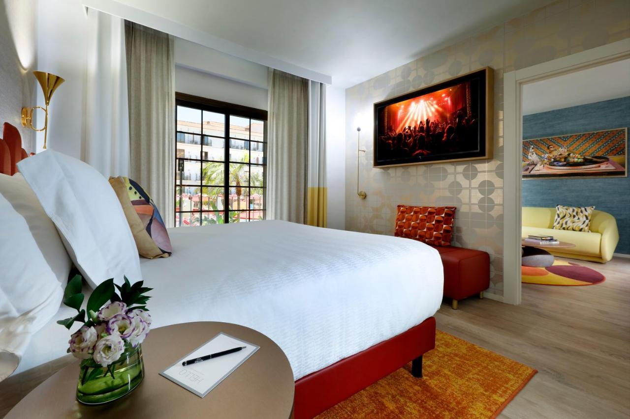 Suite,1271239561:JPEG