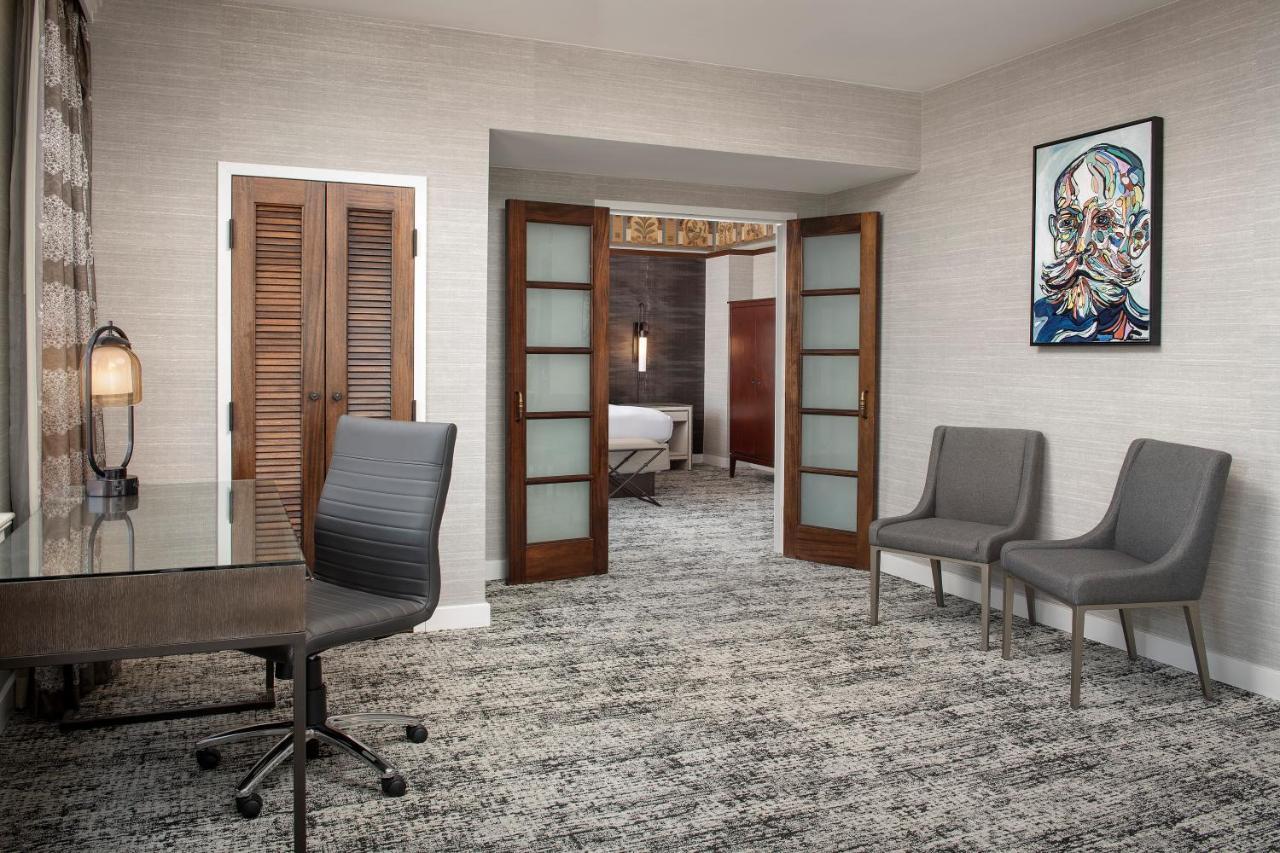 One-Bedroom Presidential King Suite Partial Bay View High Floor Sofa Bed