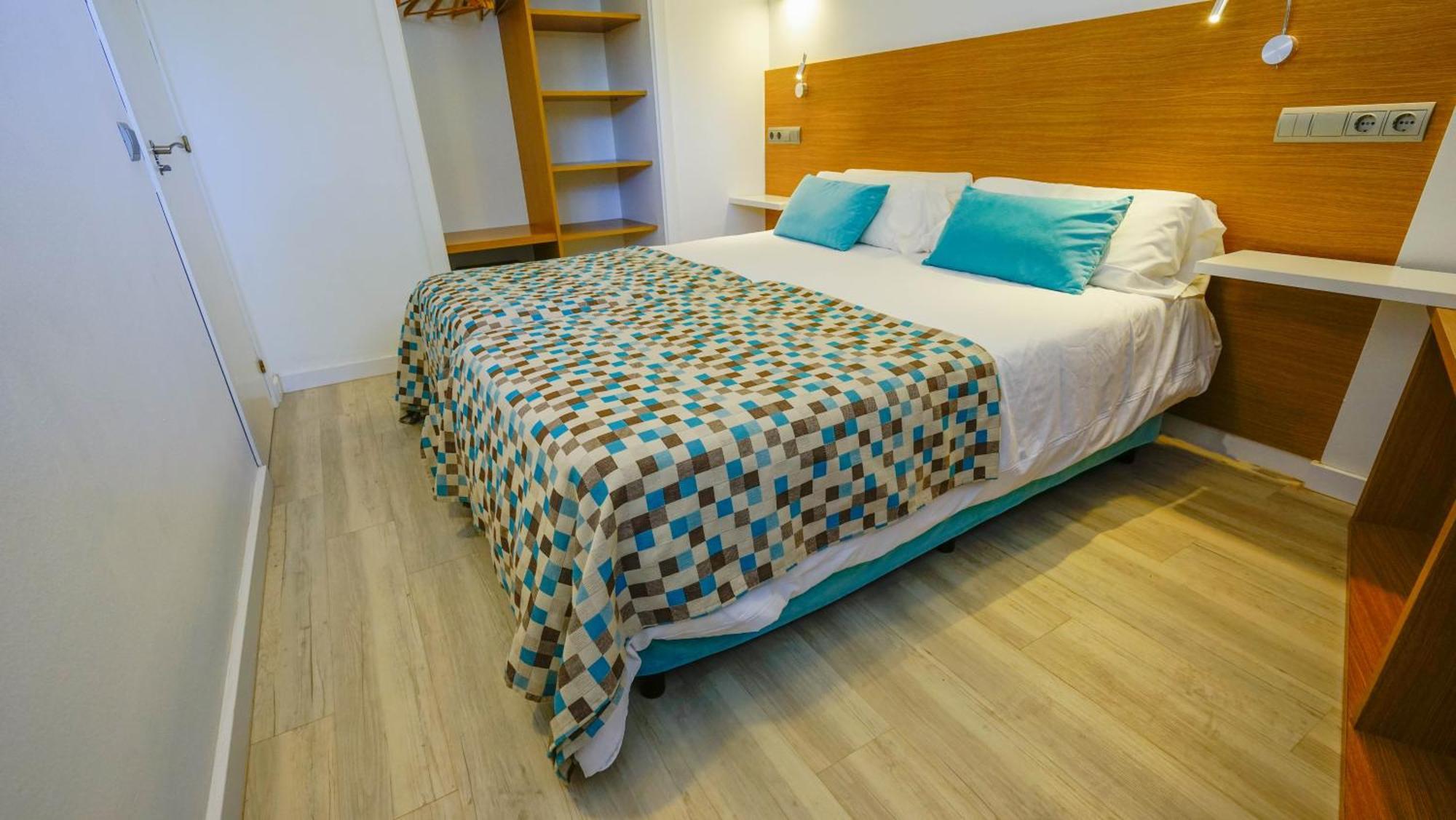 Superior One-Bedroom Apartment,692770527:JPEG