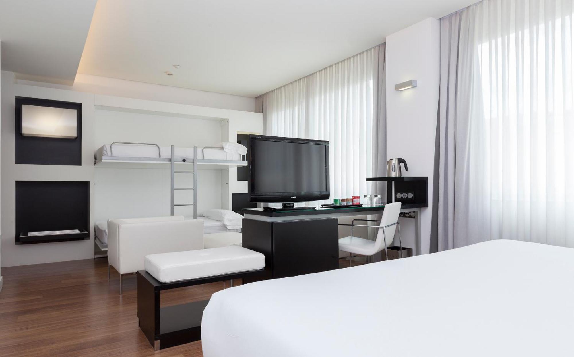 Family room with parking included,1272559807:JPEG