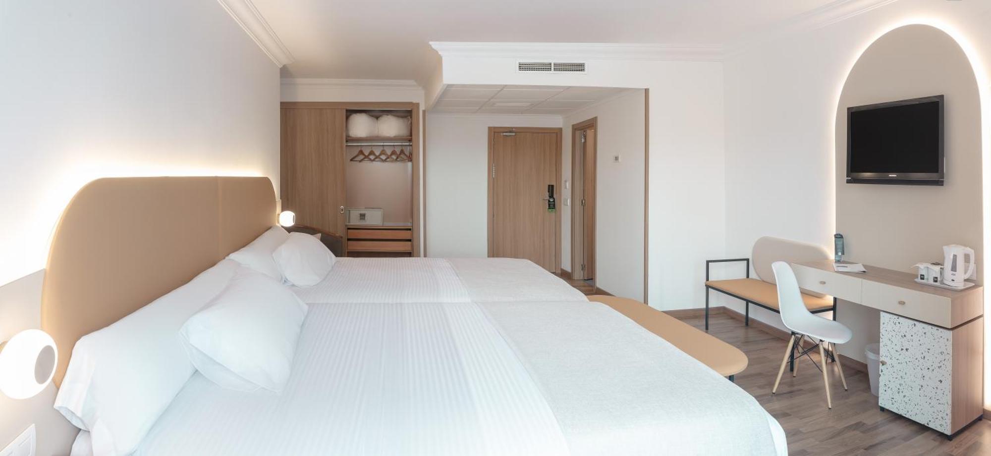 Deluxe Quadruple Room Sea view Terrace