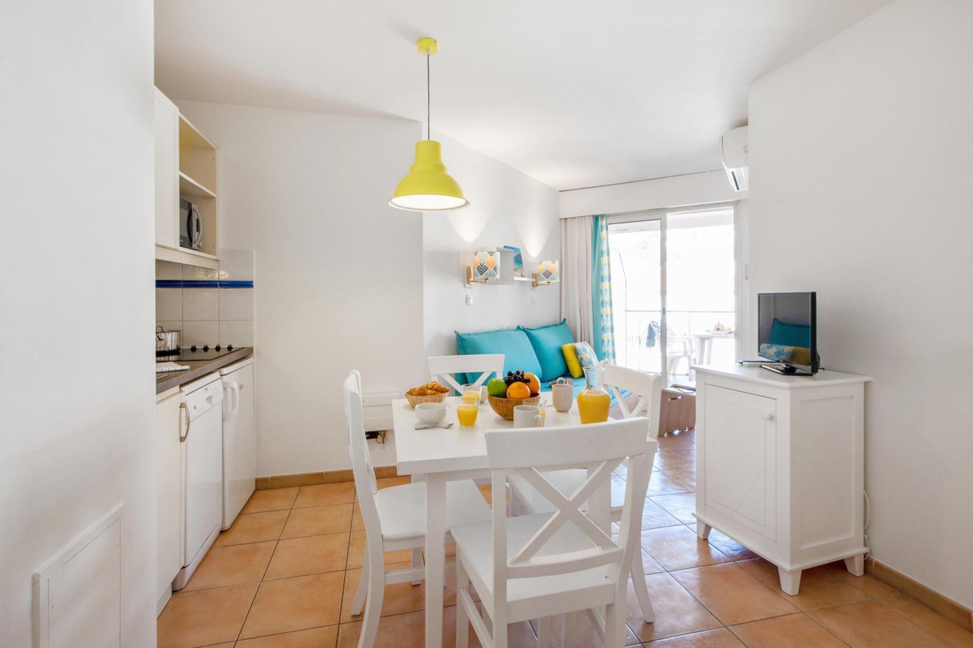 One-Bedroom Apartment with Air Conditioning and Balcony (4 People)