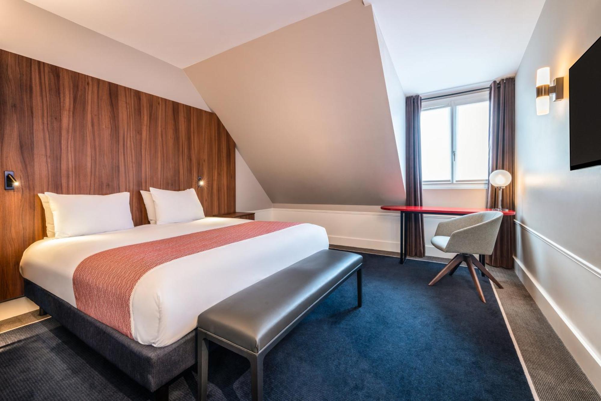 Svit King med bäddsoffa och stadsutsikt