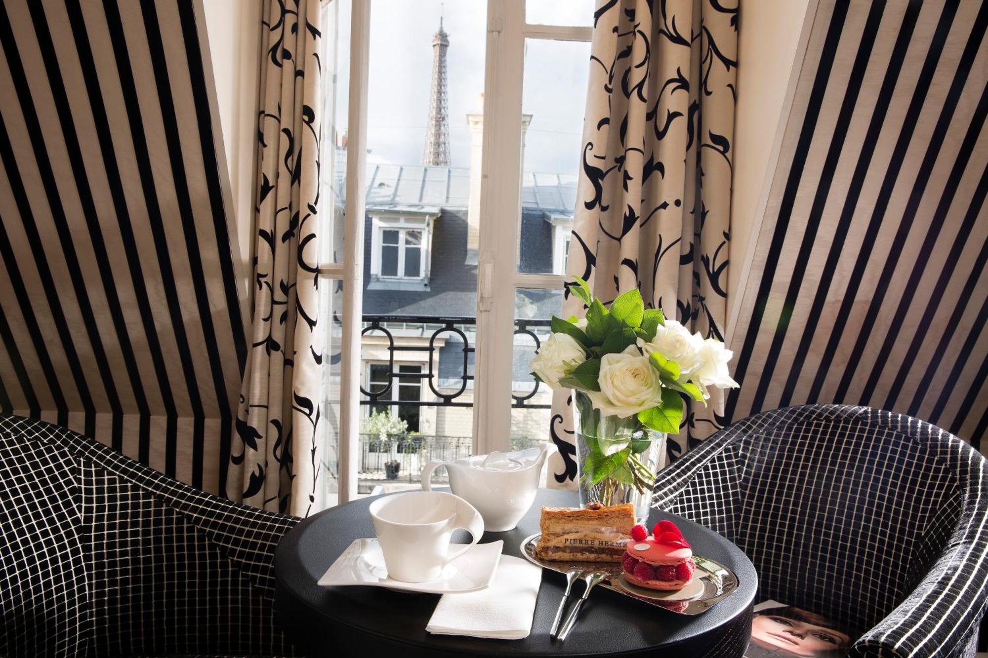 Junior Suite View of the Eiffel Tower