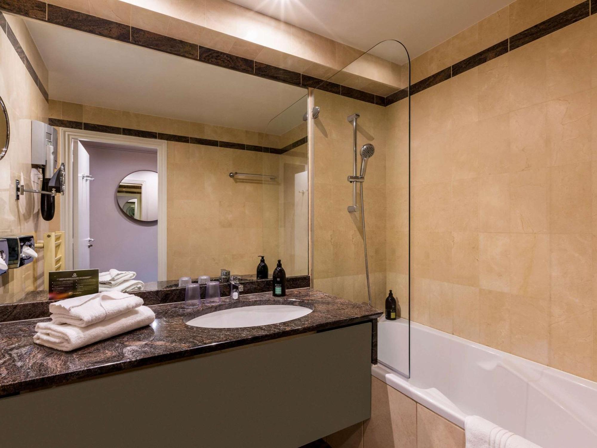 One-Bedroom Apartment,989700514:JPEG