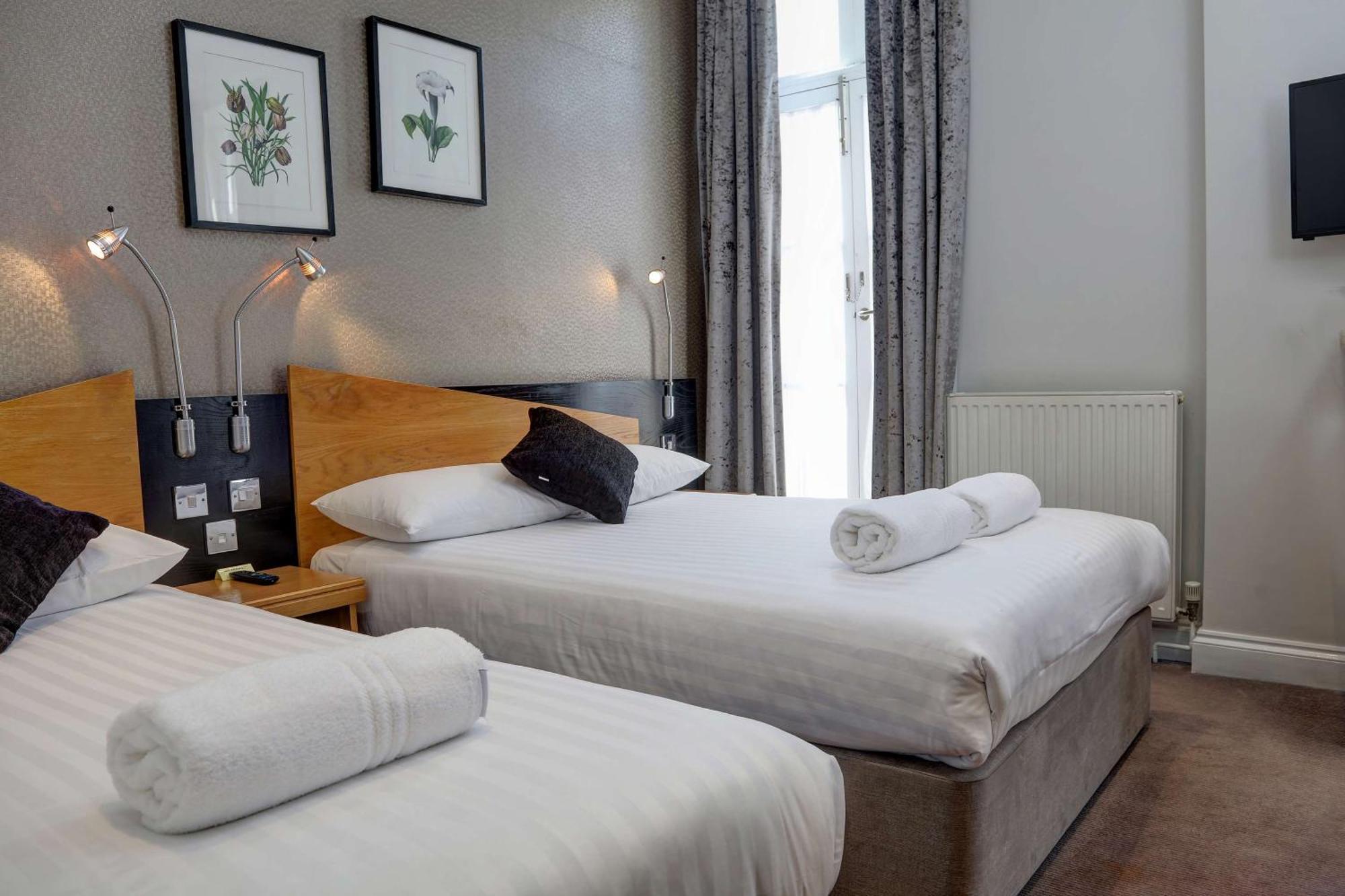 Standard Room One Double Bed One Single Bed Non-Smoking