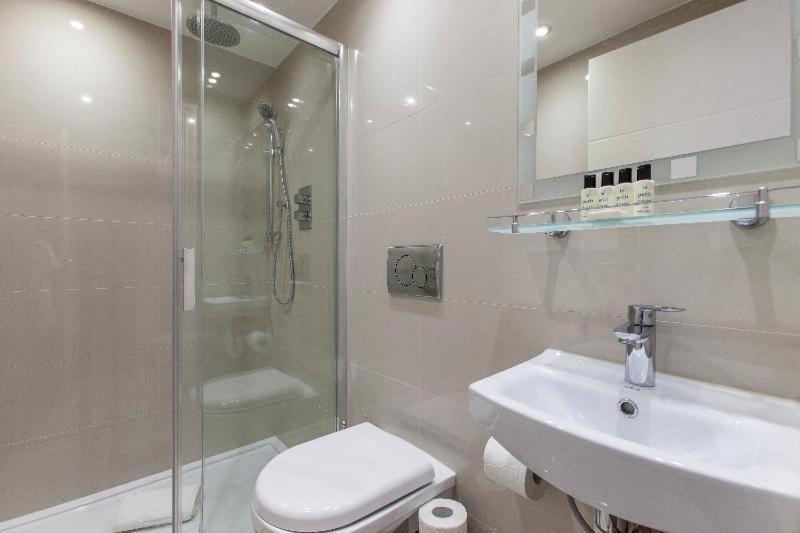 Economy Single Room basement no window