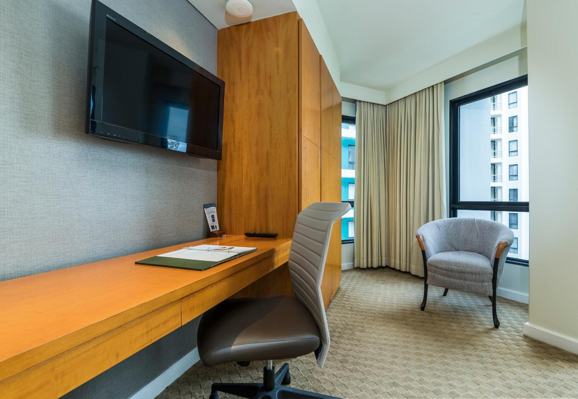Deluxe One-Bedroom King