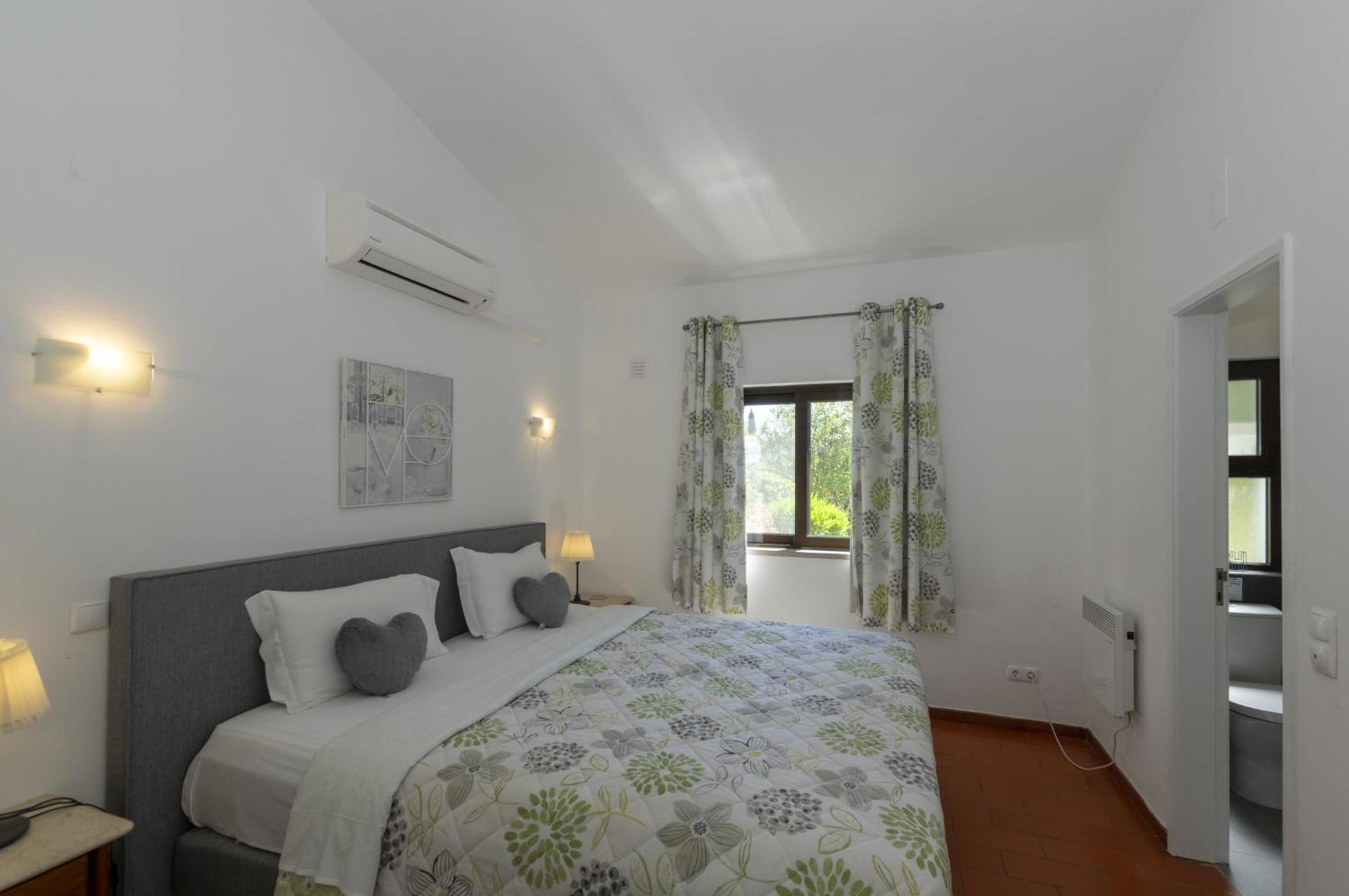 Villa med 3 sovrum och utsikt över trädgården