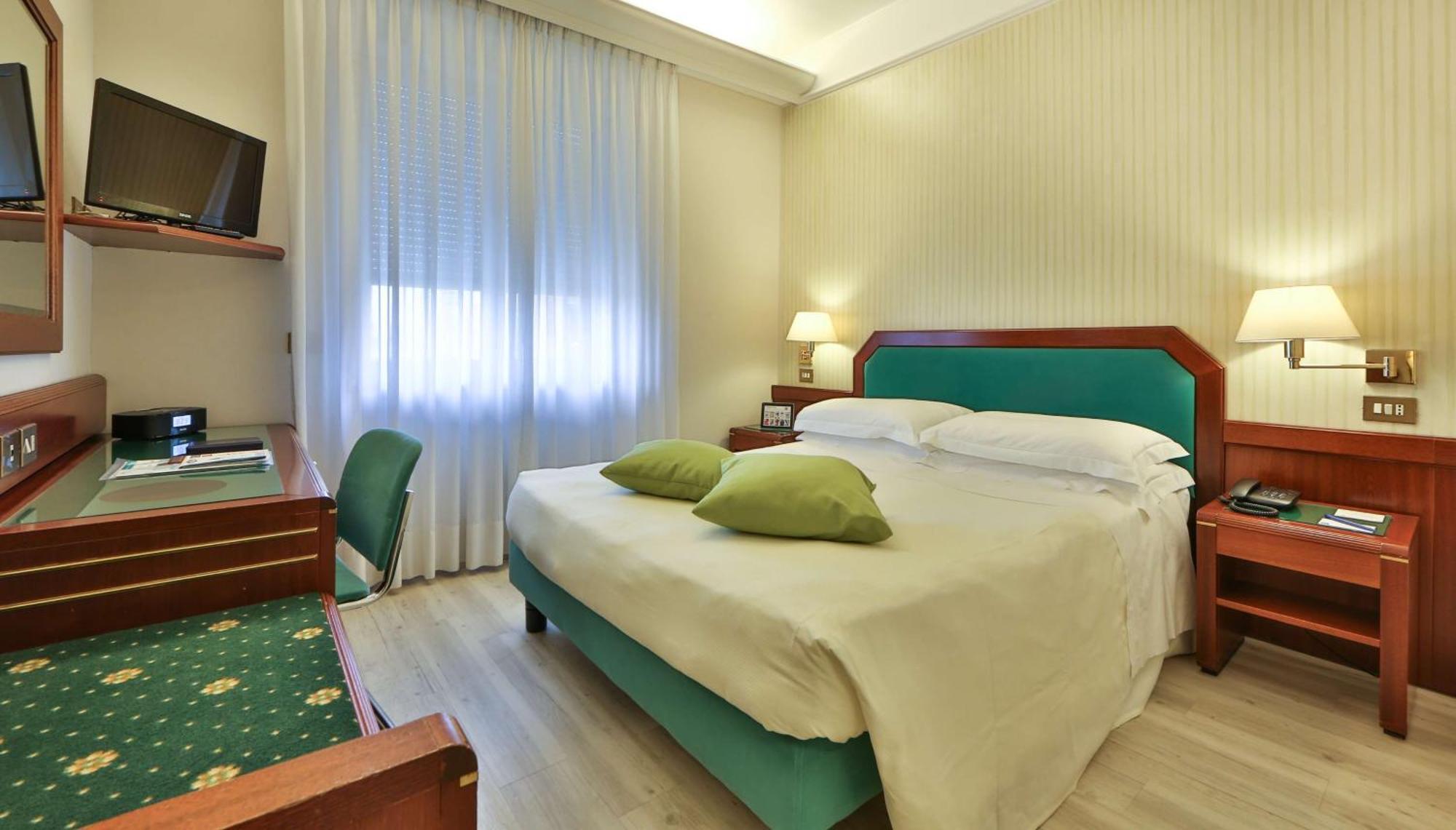 Standard Queen Room