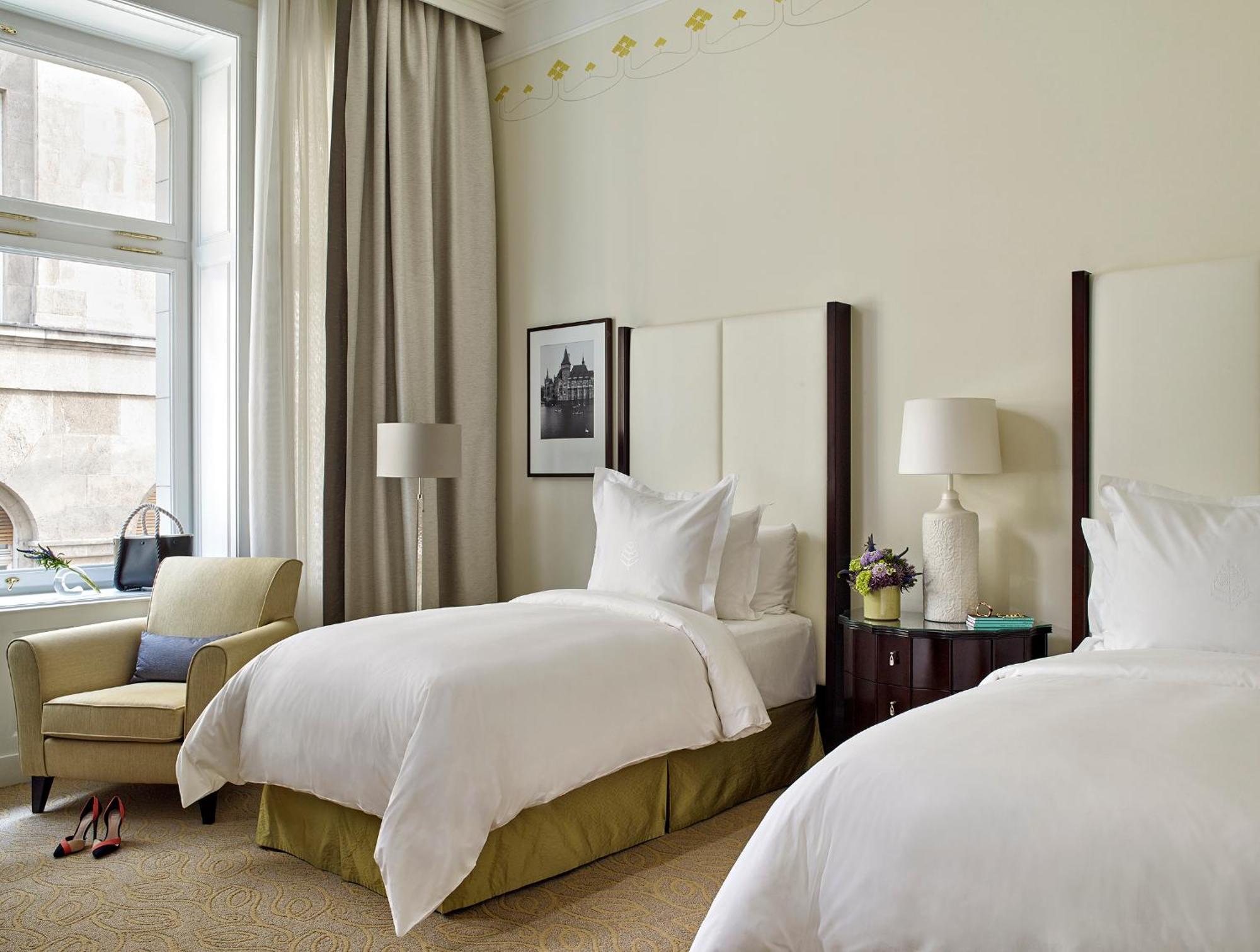 Gresham Room Two Twin Beds