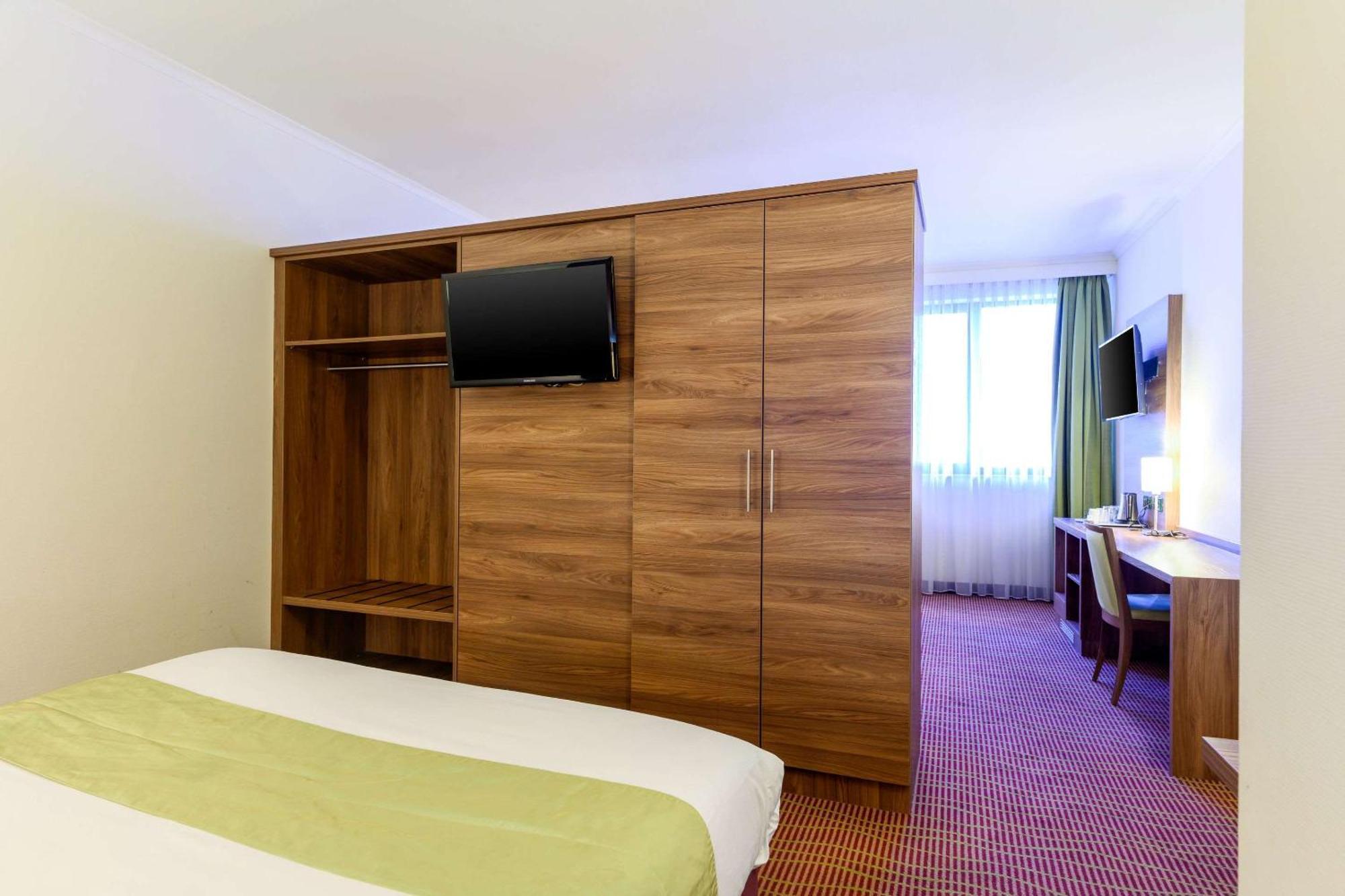 Executive Queen Room