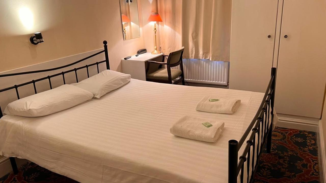 Dobbeltværelse med eget badeværelse