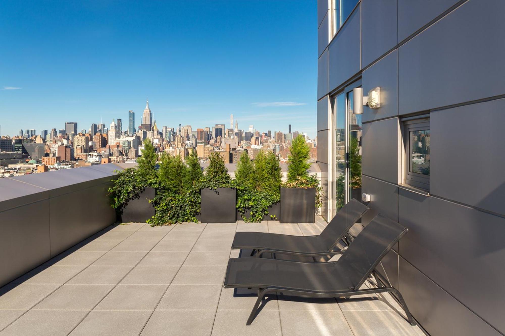One-Bedroom King Suite City View