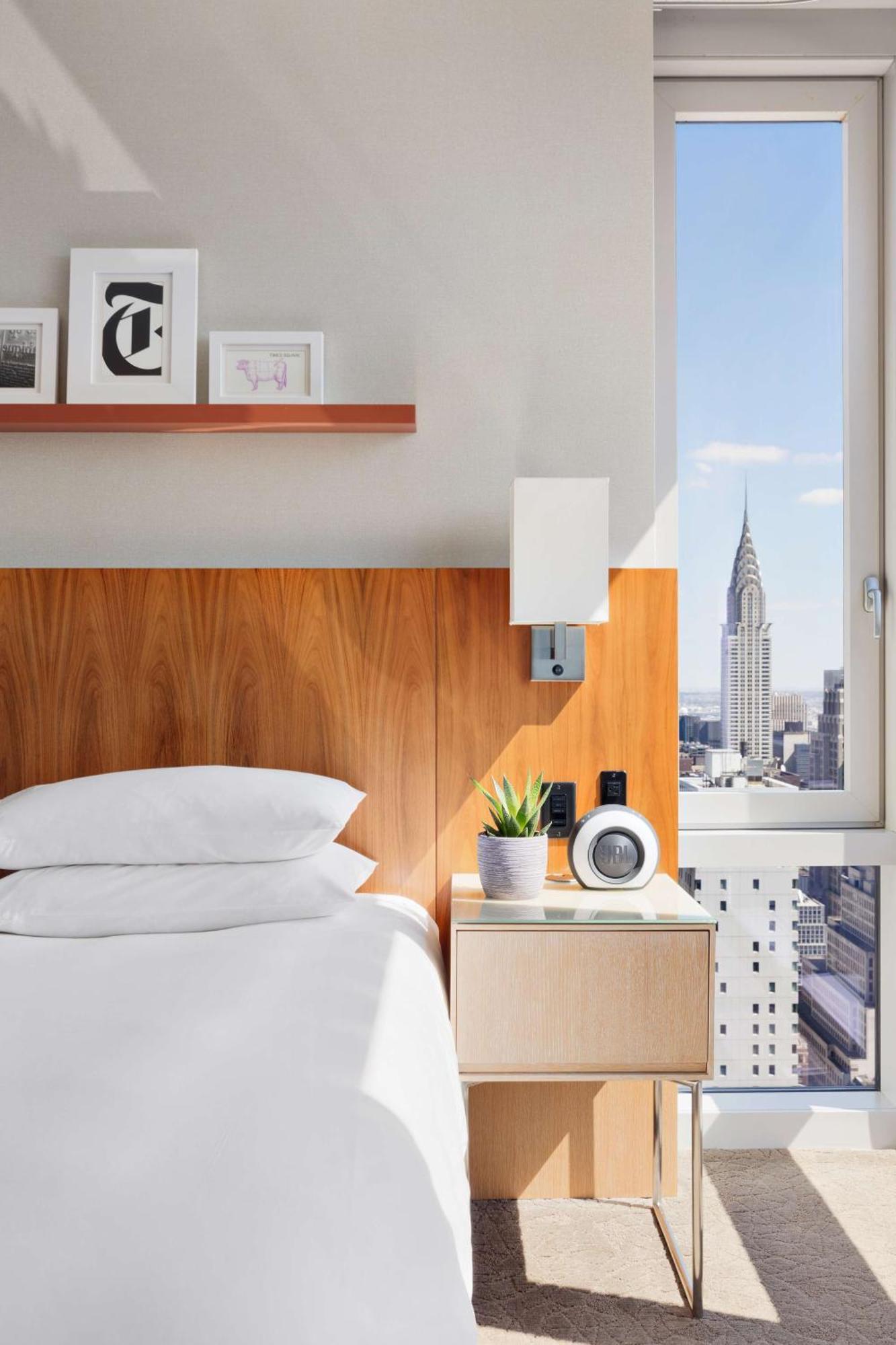 King Suite Skyline View High Floor