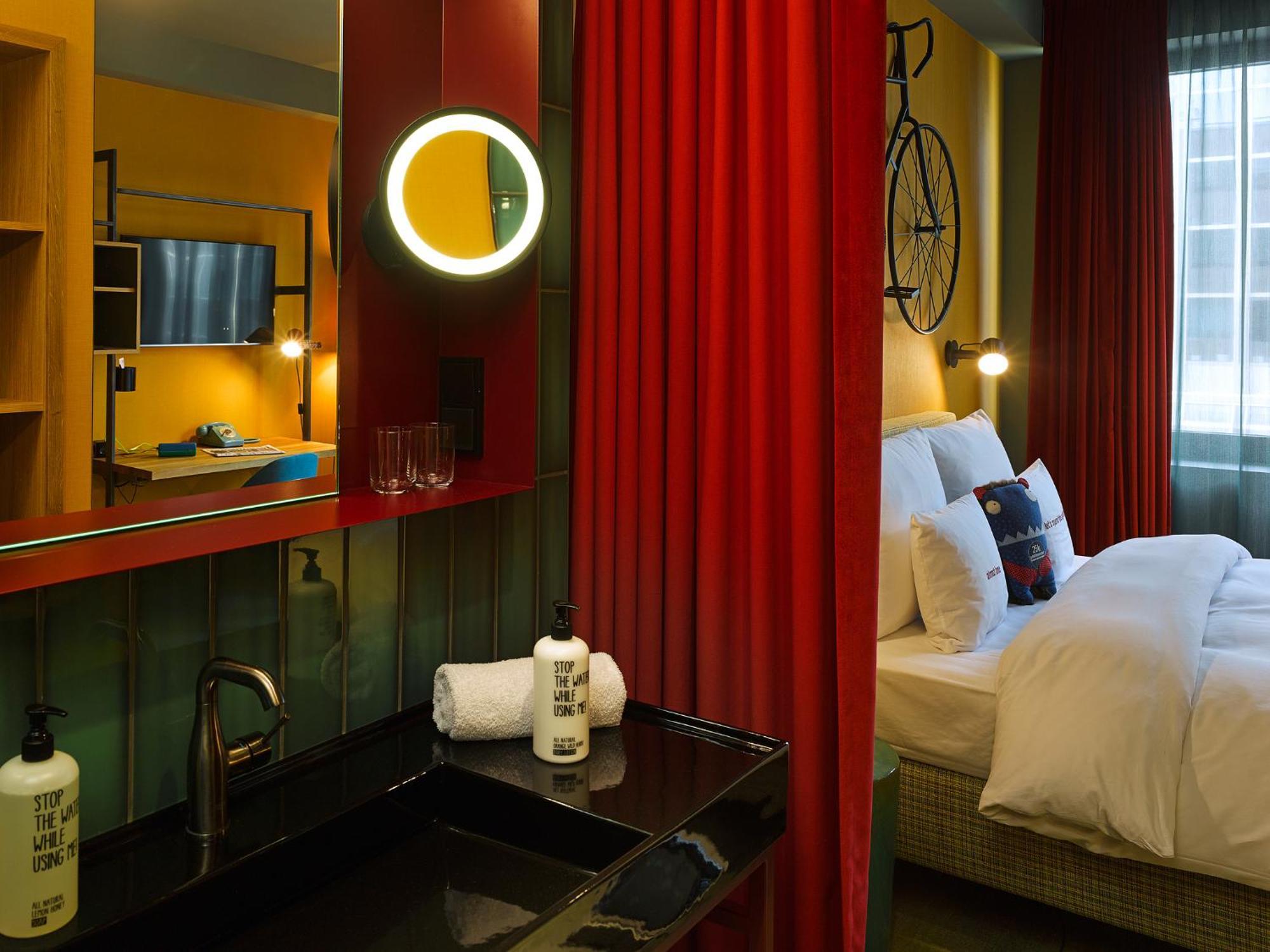 Medium Room