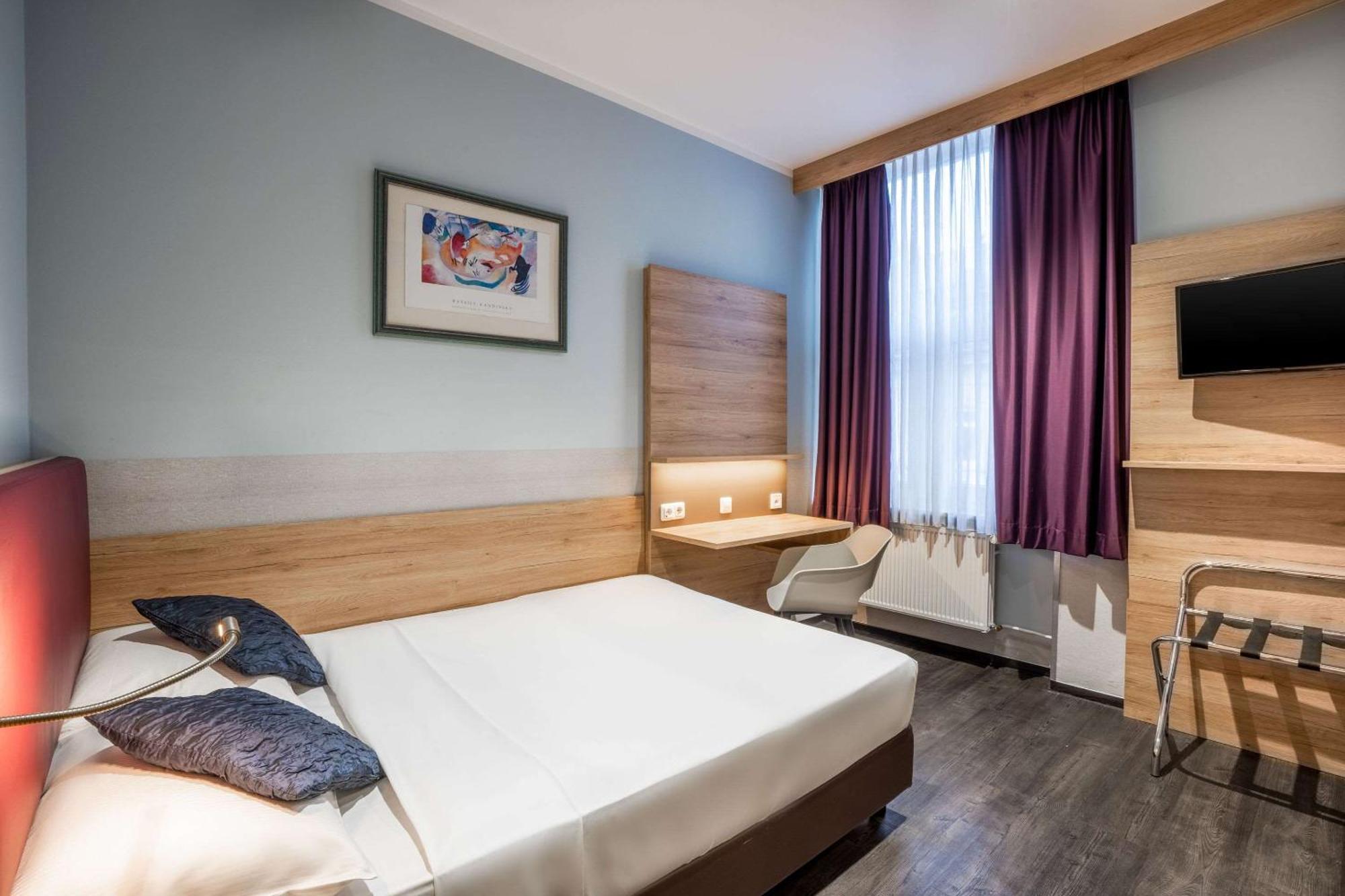 Standard Queen Room