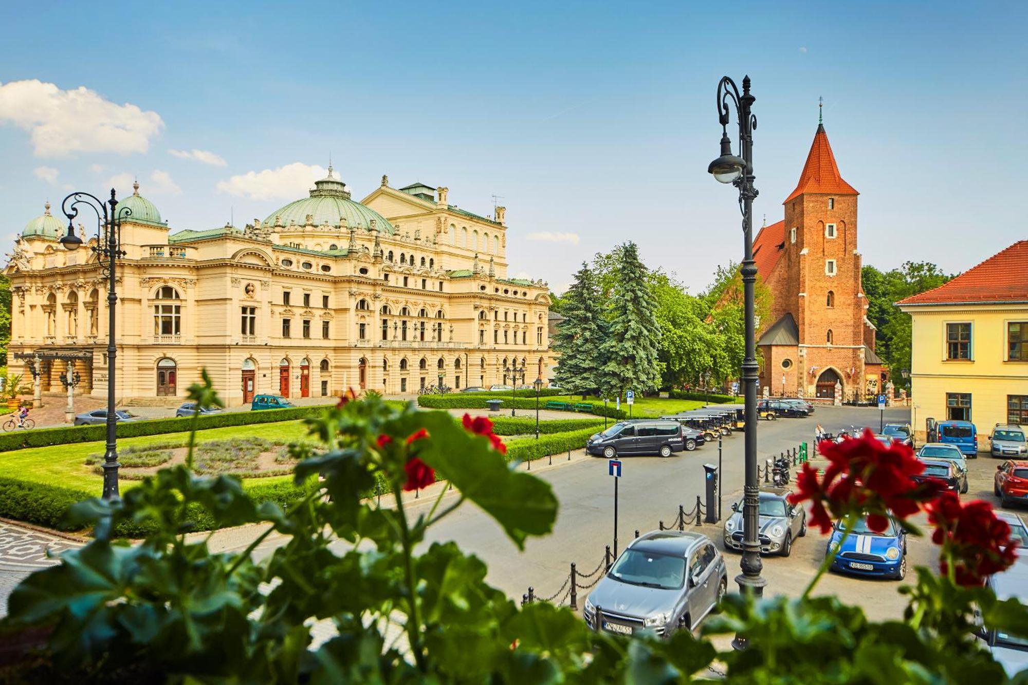 Deluxe Double Room with Air-conditioning,1675799362:JPEG