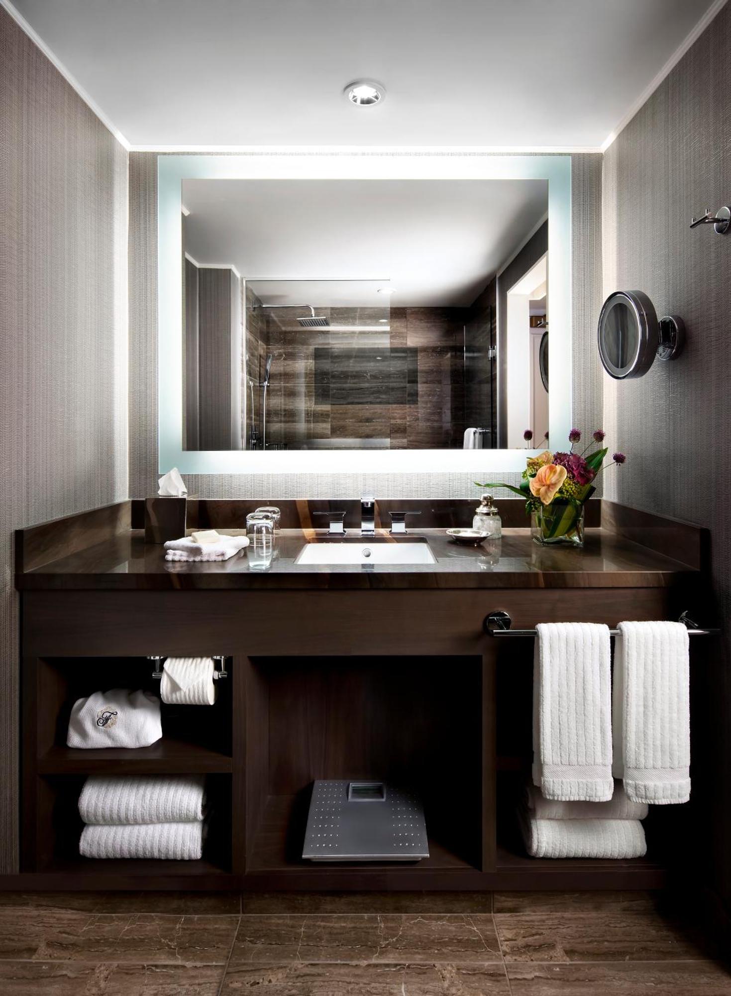 Fairmont Gold City View King Room