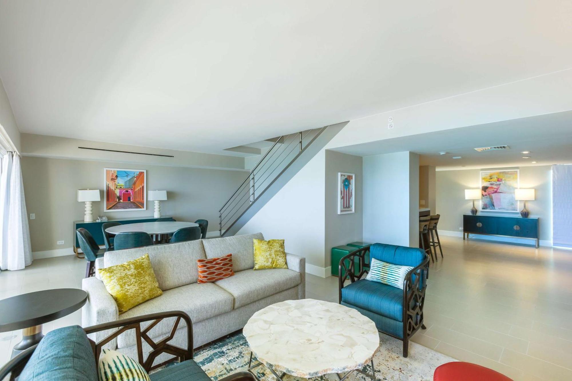 Three-Bedroom Bi-Level Family Suite Three King Beds