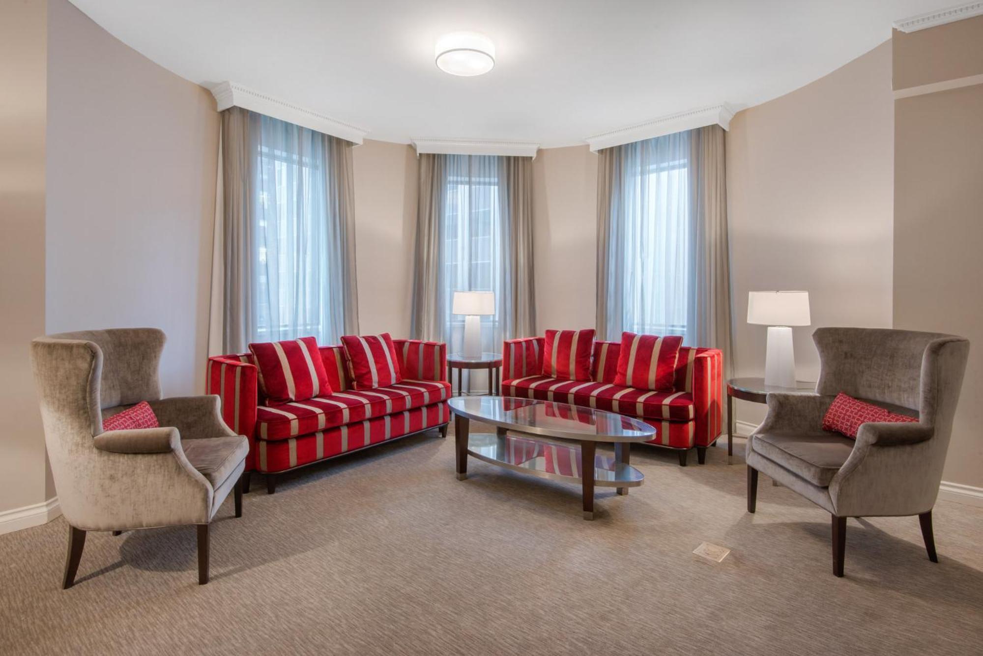 Luxury Executive Suite 1 King Bed