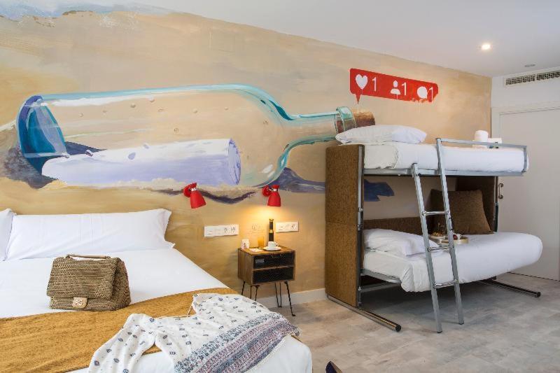 Classic Interior Quadruple Room