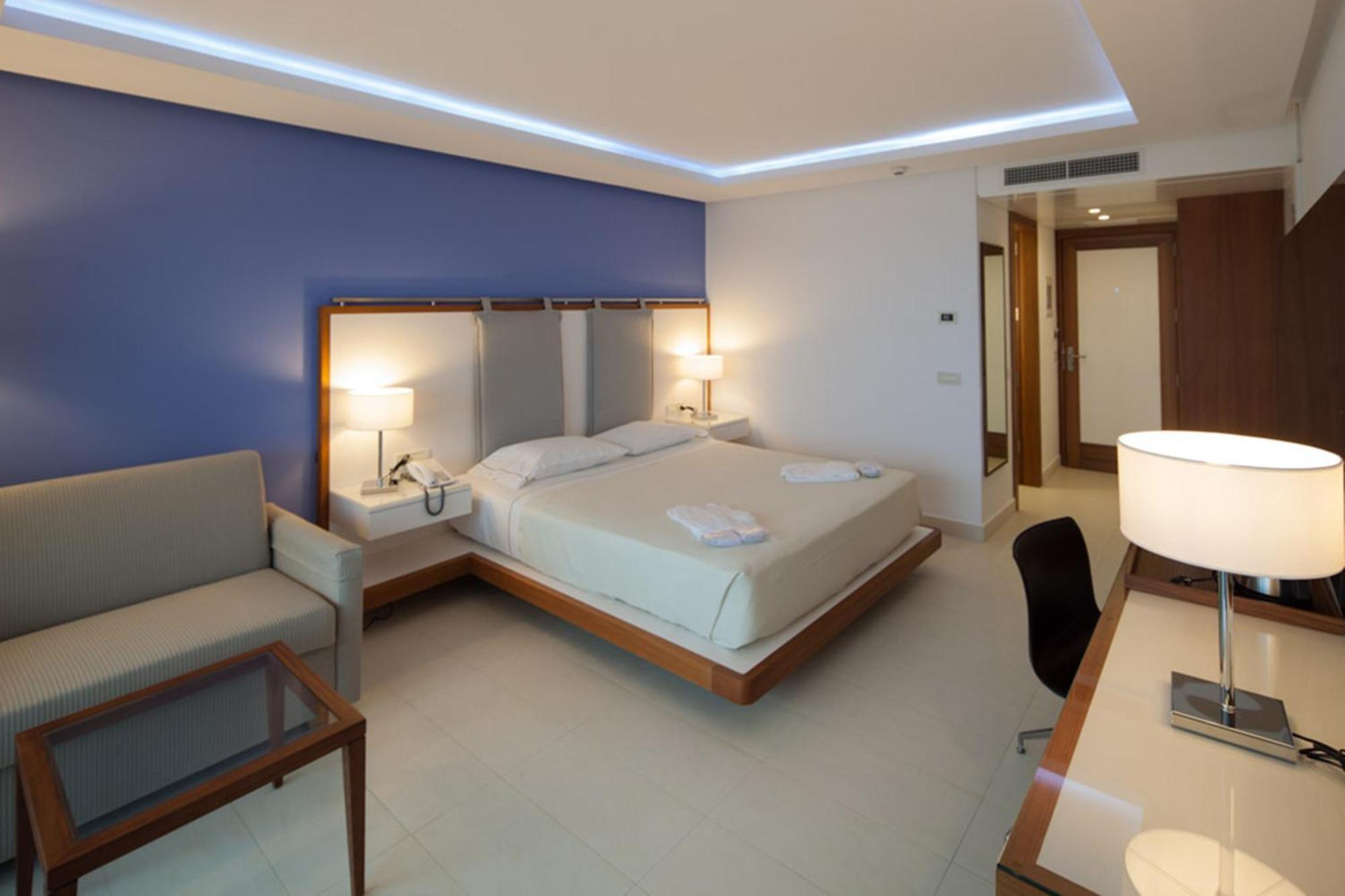 Double or Twin Room Sea View