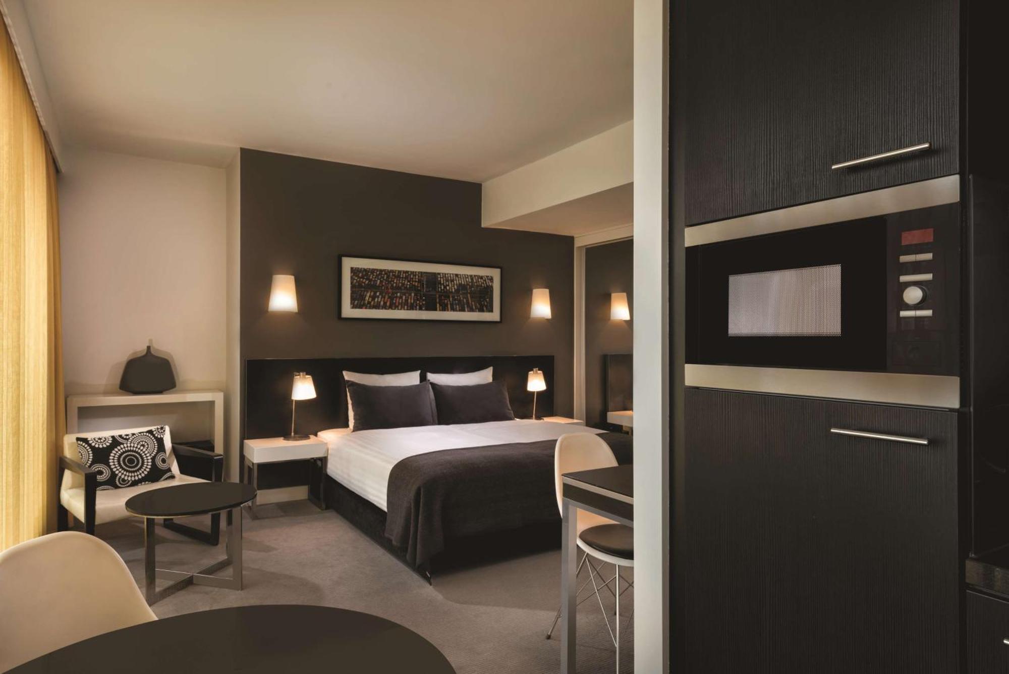 Studio Premier,1384861613:JPEG