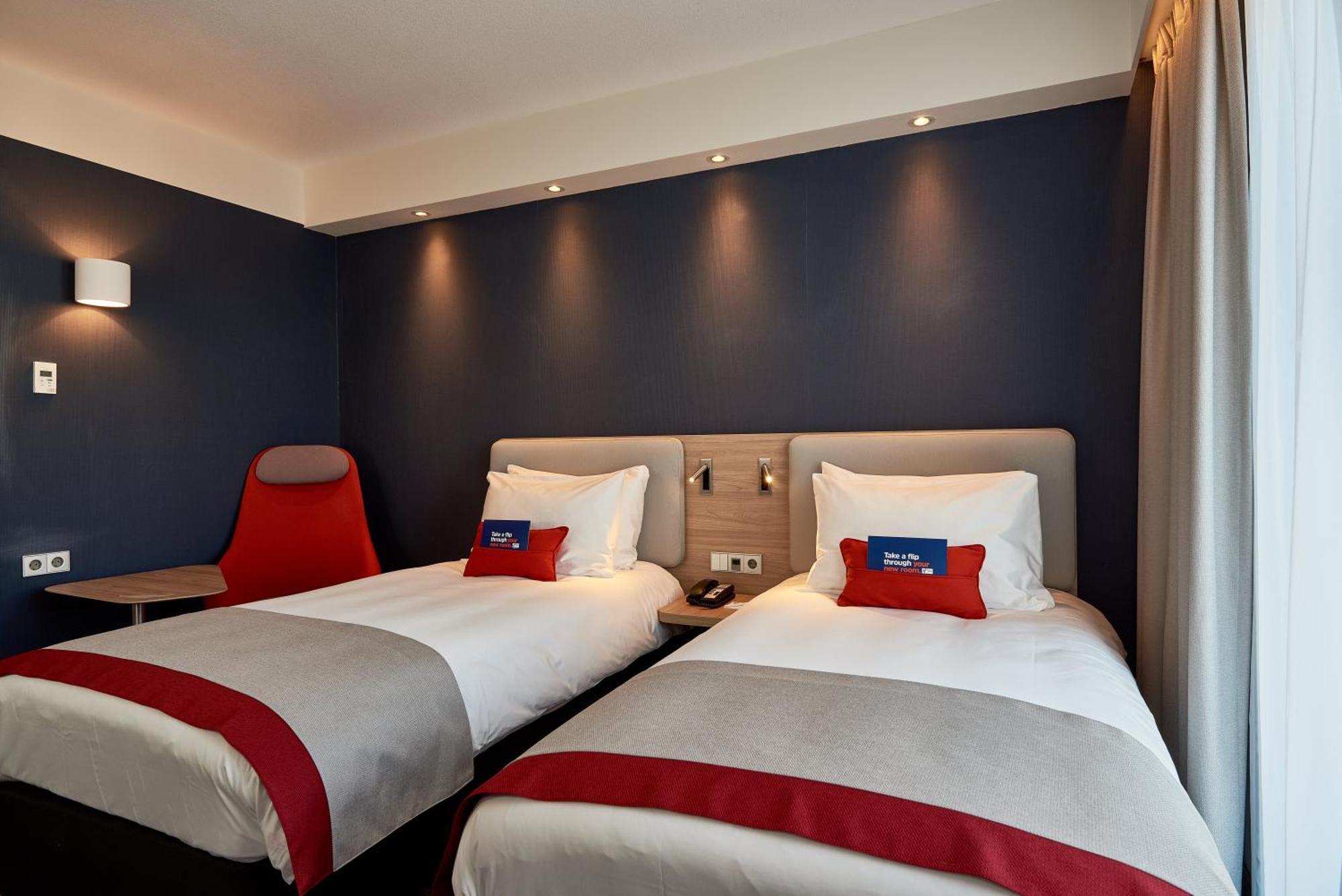 Standard Twin Room Two Single Beds Canal View