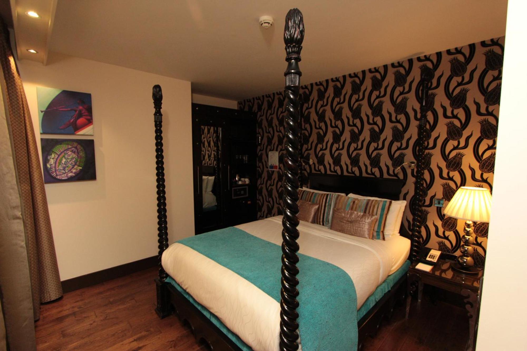 One Bedroom Queen Suite with City View