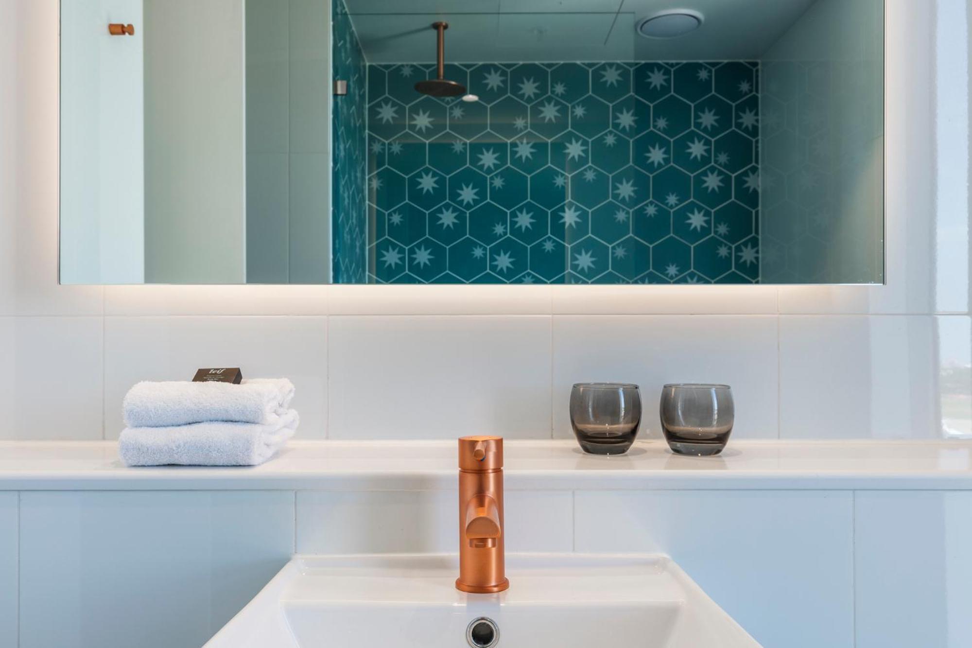 Business Class,1282675144:JPEG