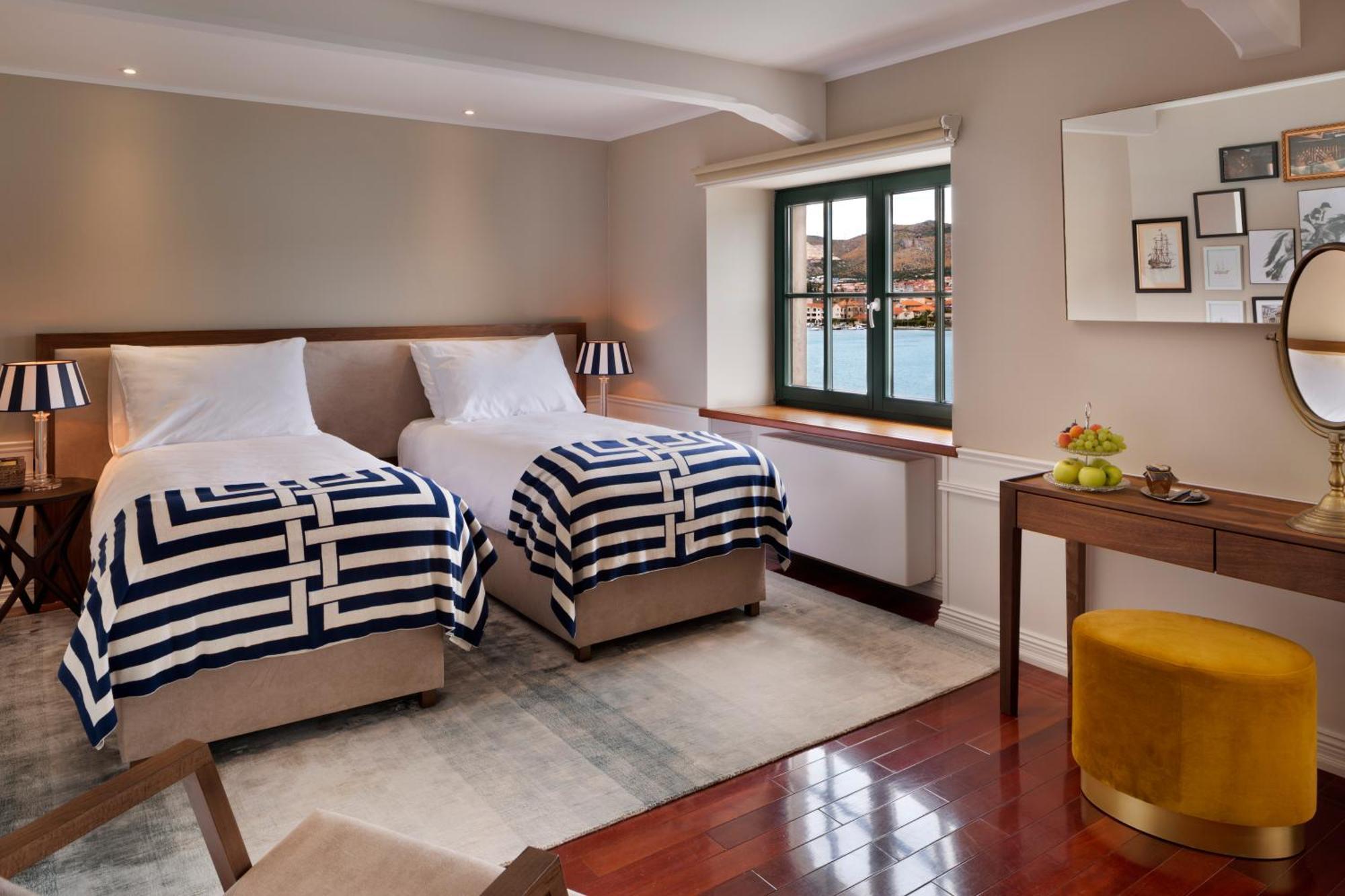 Deluxe Double or Twin Room with Sea View