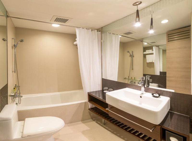 Consecutive Two Bedroom Quad Suite Harbour View