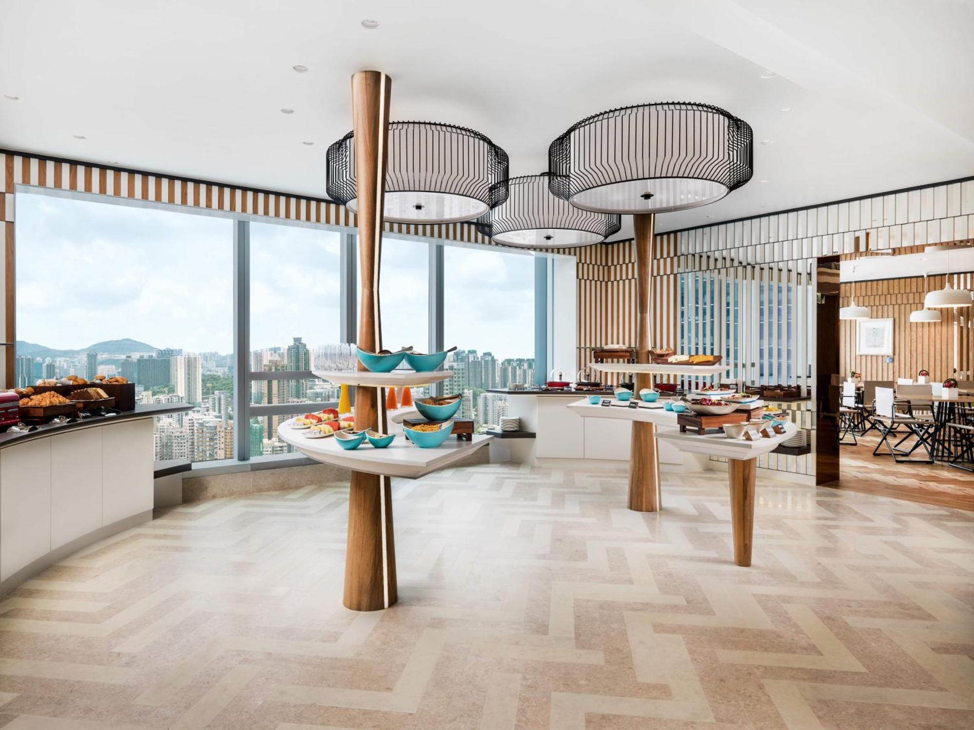 – Club Executive Deluxe & Hotel Credit