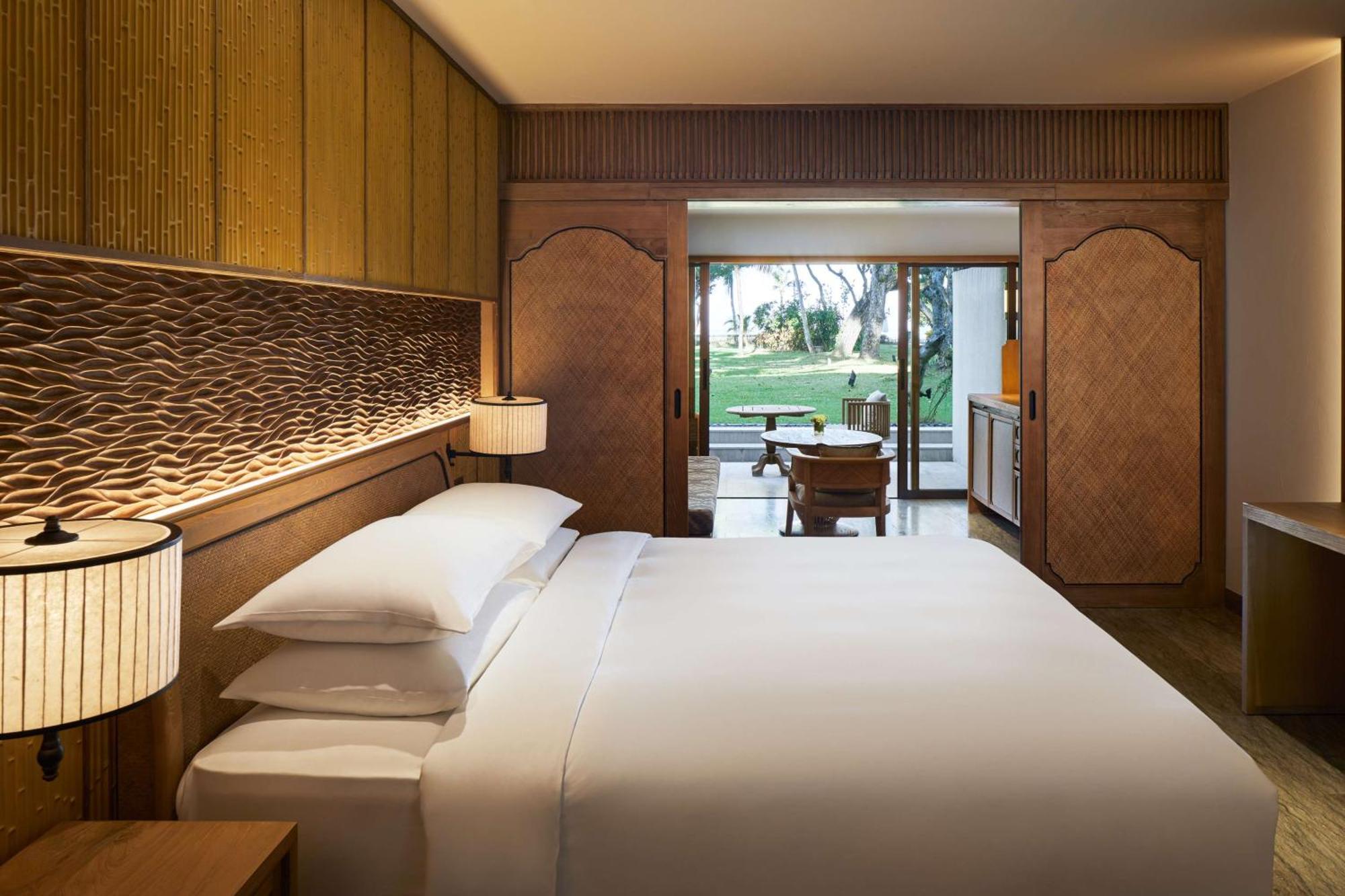 Premium King Room Club Access