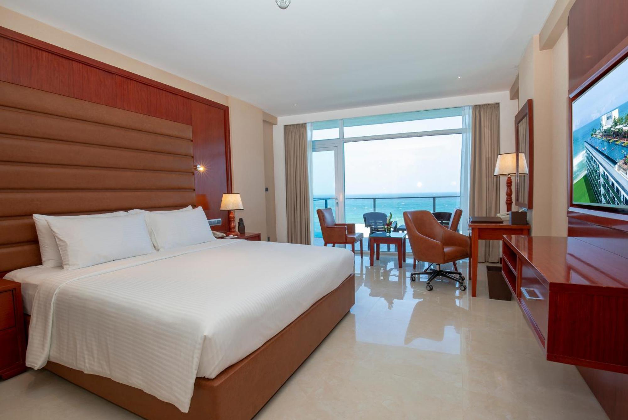 Signature Sea View King Room Complimentary City Tour & Access to Beach Lounge,1400670236:JPEG