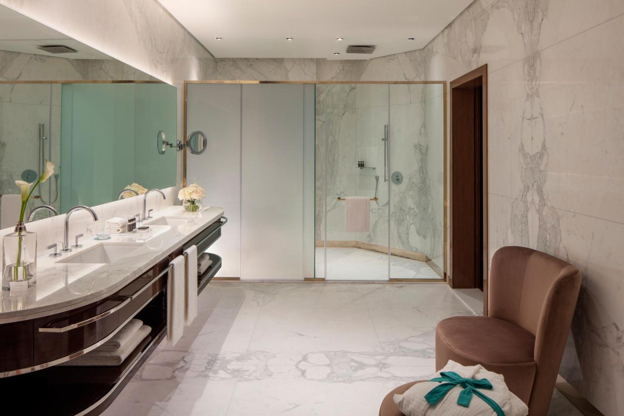 Rockstar King Suite