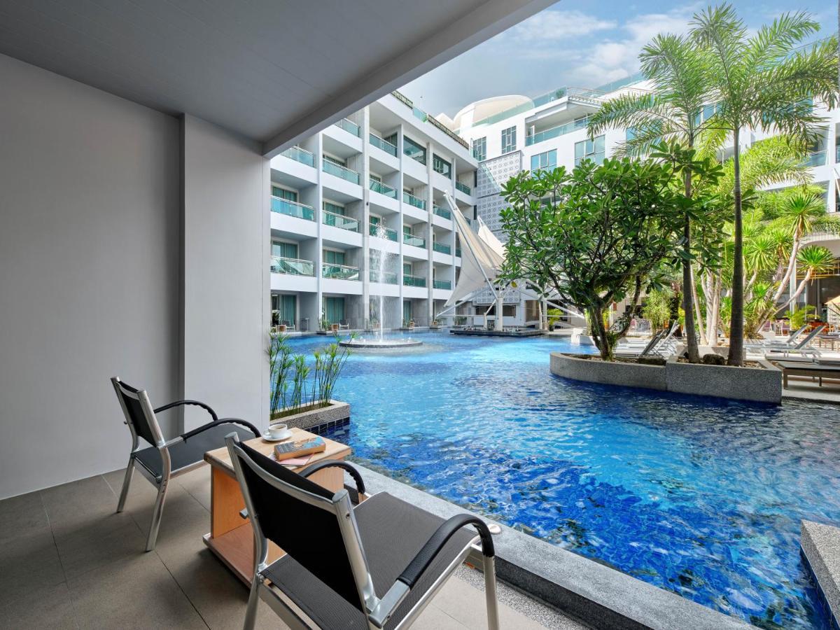 Deluxe Pool Access [King]